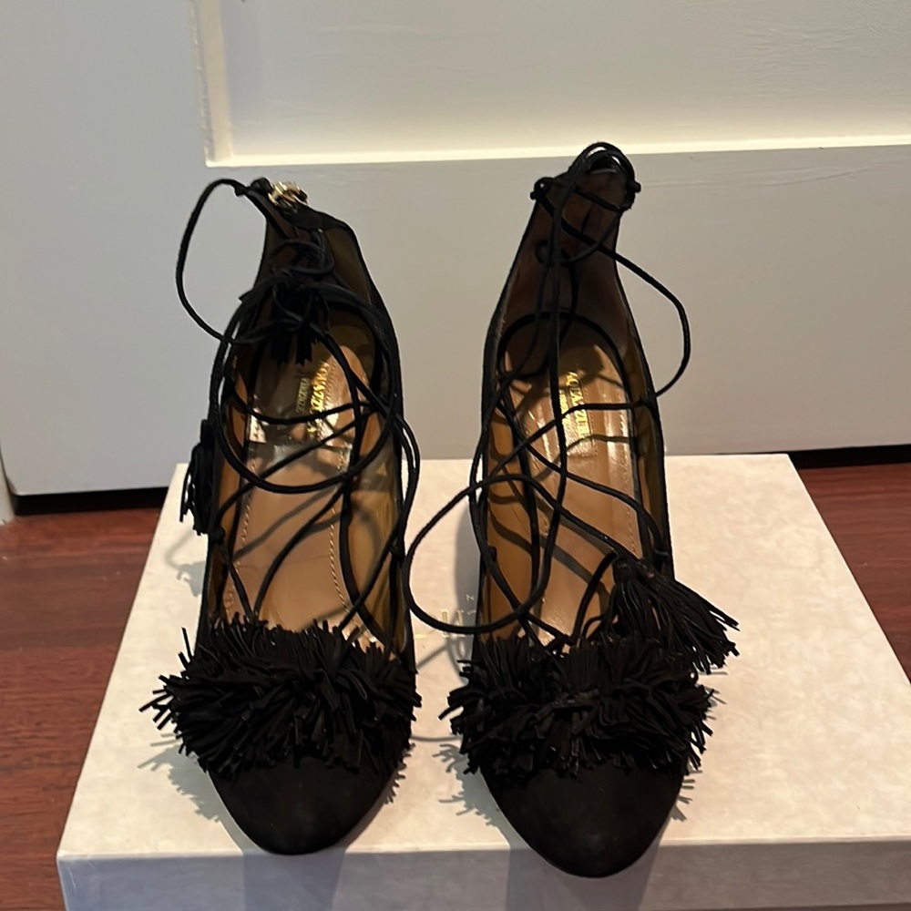 Aquazzura beautiful black suede pump size 39.